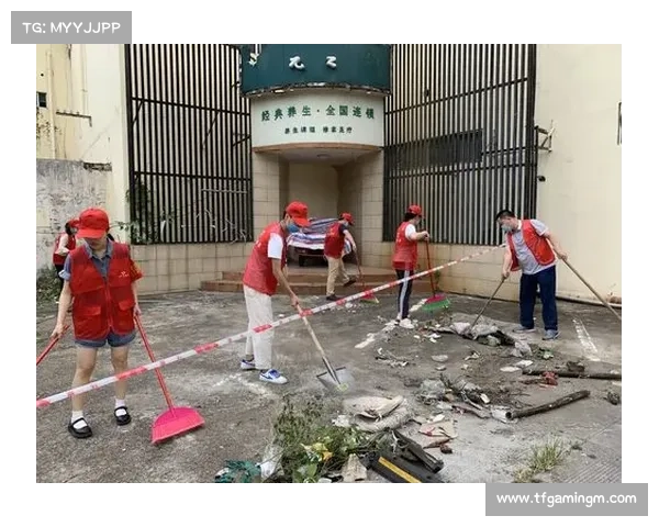 南通球迷自发发起清洁看台行动 赛后共同清理垃圾传递文明风尚 南通球迷自发发起清洁看台行动 赛后共同清理垃圾传递文明风尚